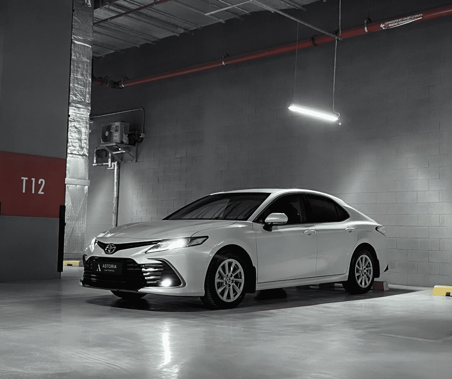 Toyota Camry 75 (white)