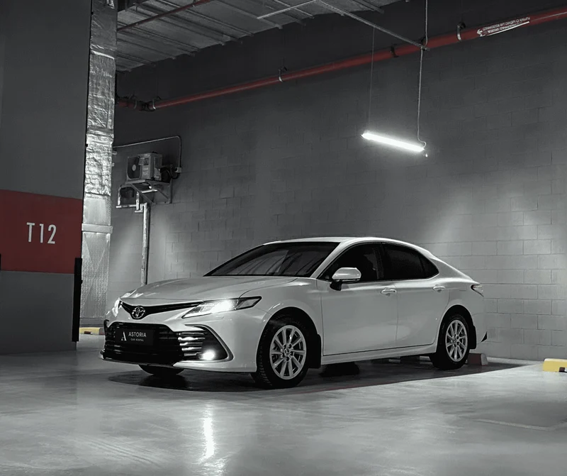 Toyota Camry 75 (white)
