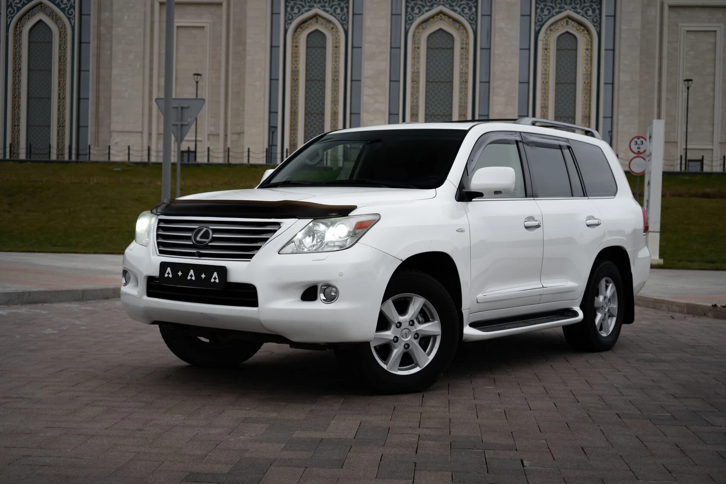 Lexus LX 570 (7 мест)